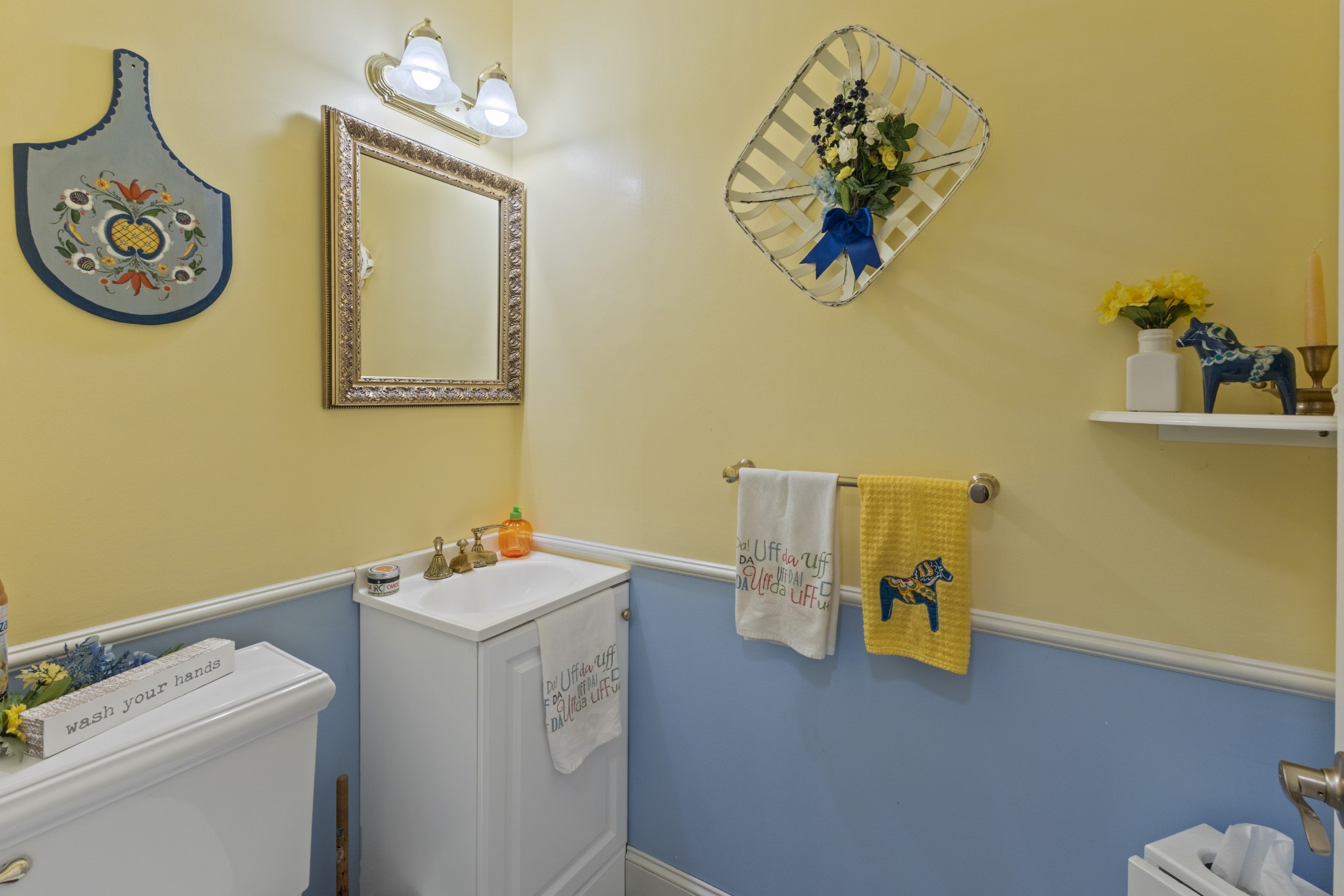 2760 Cave Springs Road Springfield, TN 37172 - Photo 10 of 74 a bathroom with a sink a stove and a mirror