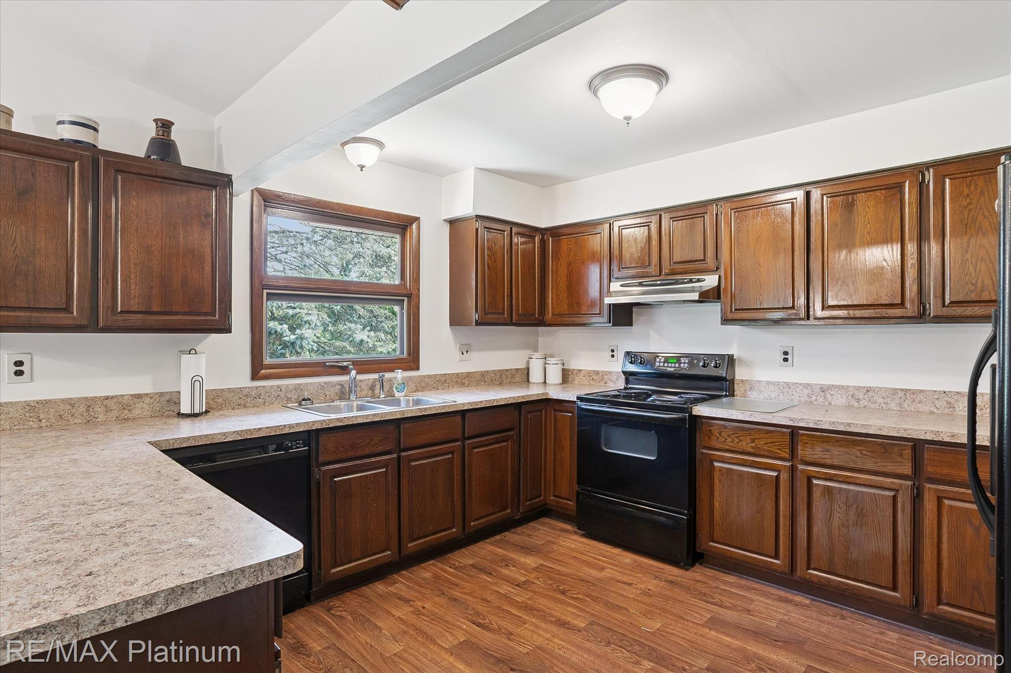 11-3200-Patterson-Lake-Rd-Pinckney-MI-48169-WindowStill-38.jpg