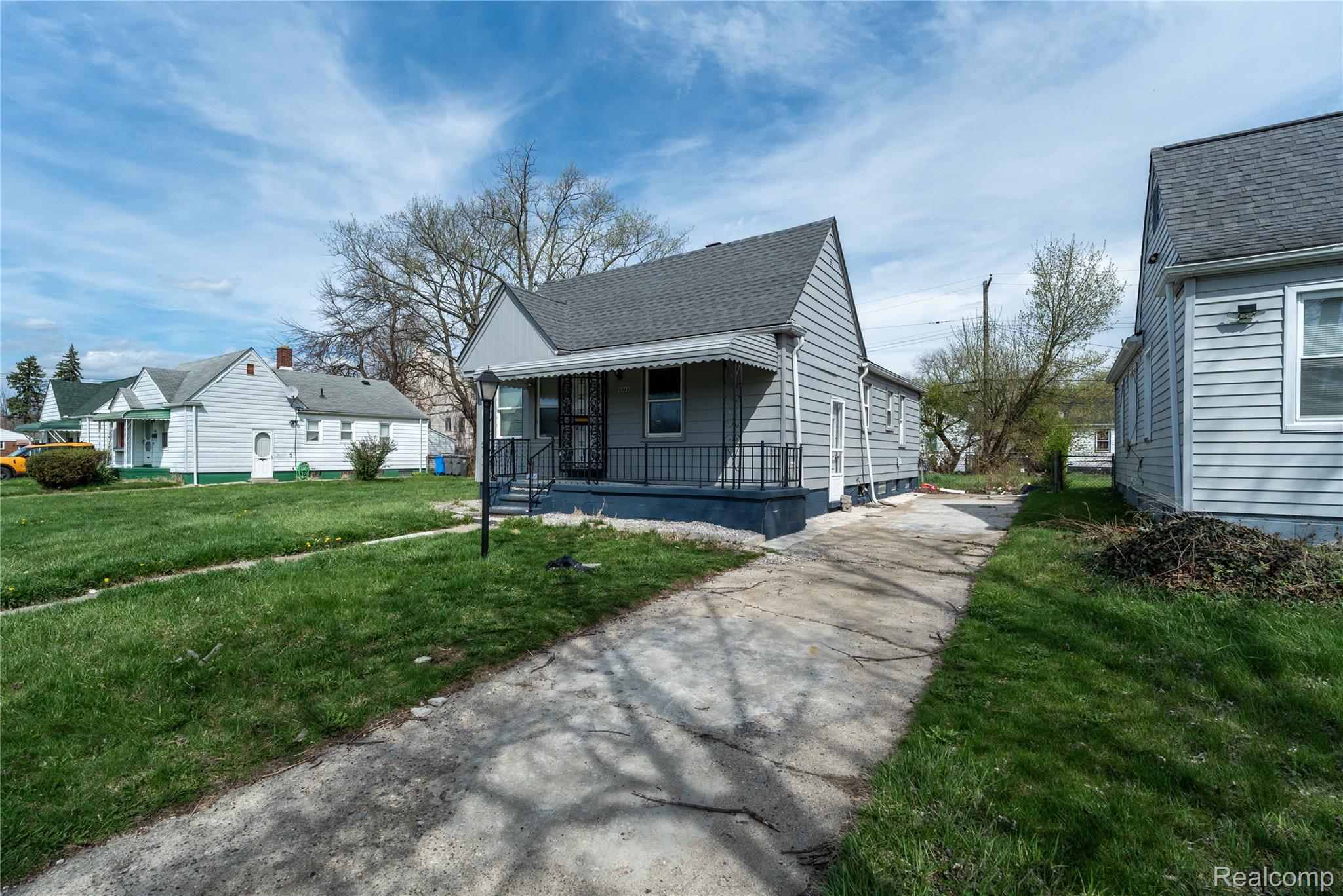 4049 Williams Street Inkster, MI 48141 - Photo 3 of 21 Bungalow-style house featuring a front lawn, a porch, a shingled roof, and concrete driveway