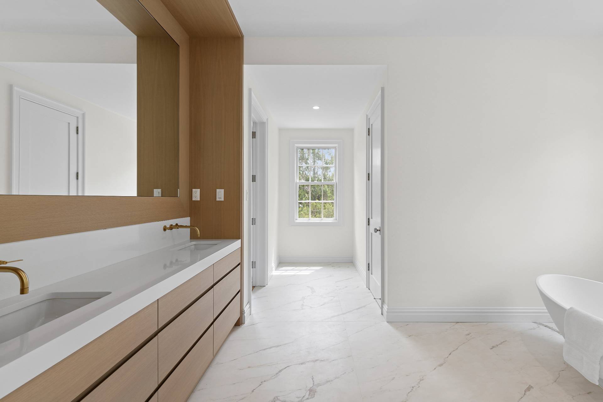 73 Wainscott Stone Road Wainscott, NY 11975 - Photo 16 of 27 a bathroom with a bathtub and a sink