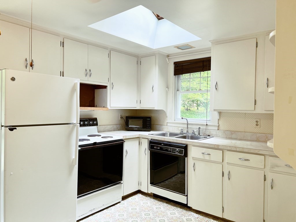 39 Long Hill Road Ashland, MA 01721 - Photo 12 of 21 Gallery Image 12