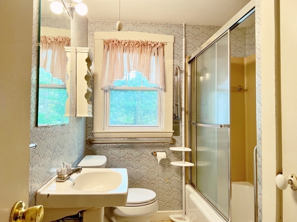 39 Long Hill Road Ashland, MA 01721 - Photo 17 of 21 Gallery Image 17
