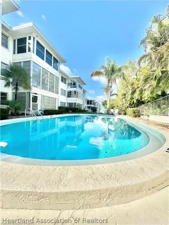 $1,000 | 1801 Lakeview Drive, Unit 302, Sebring, FL 33870