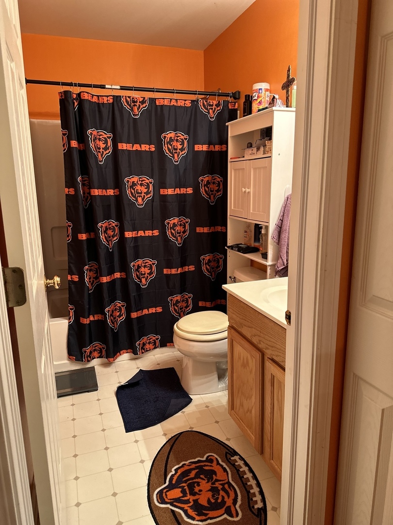 2255 Reflections Drive Aurora, IL 60502 - Photo 13 of 20 a bathroom with a toilet and a shower curtain