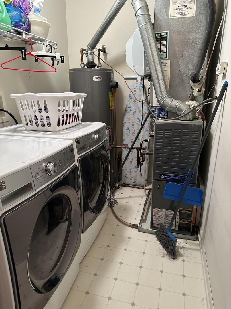 2255 Reflections Drive Aurora, IL 60502 - Photo 14 of 20 a utility room with dryer and washer