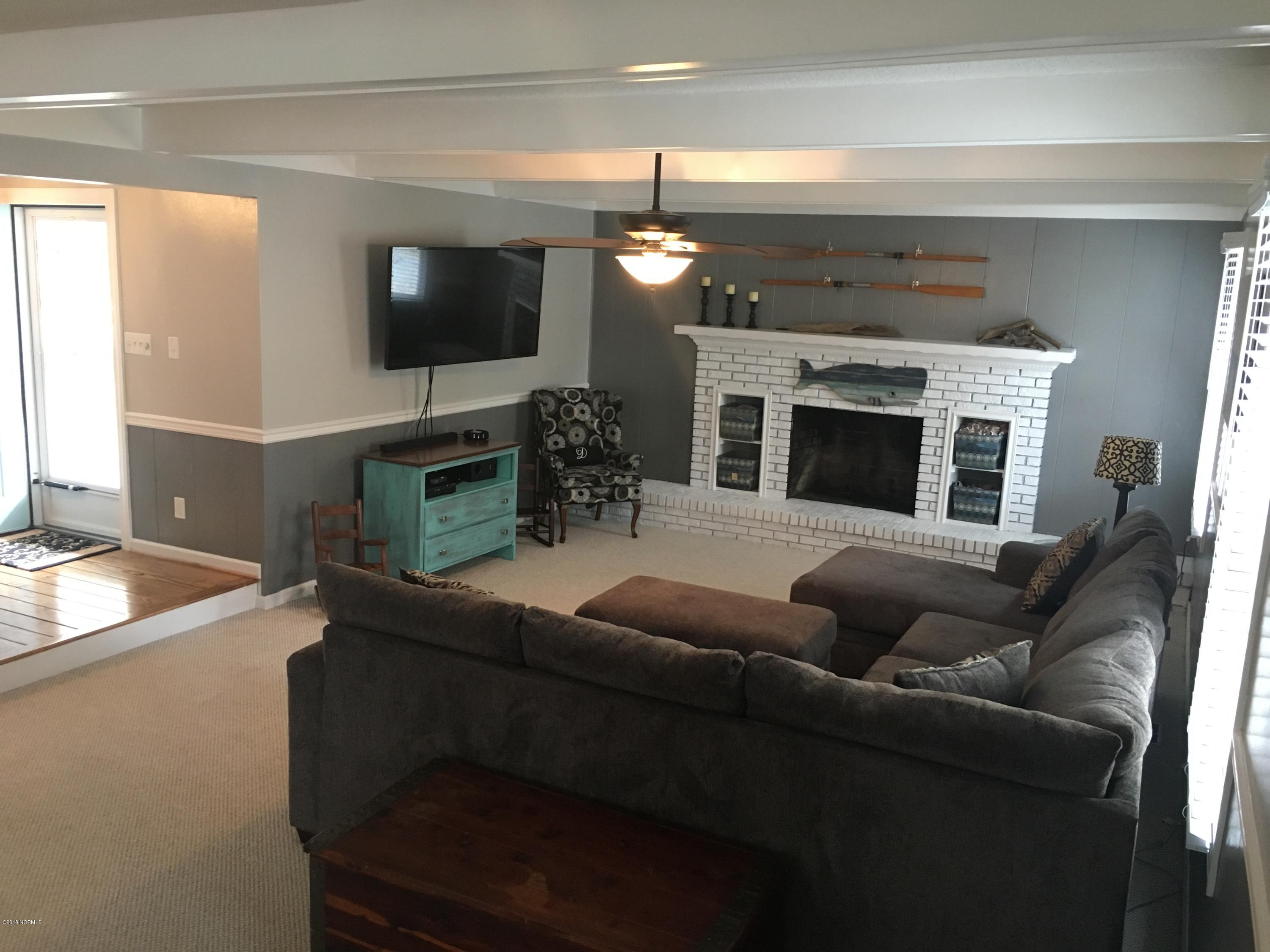 503 Alderson Road Washington, NC 27889 - Photo 3 of 17 003 Living Room
