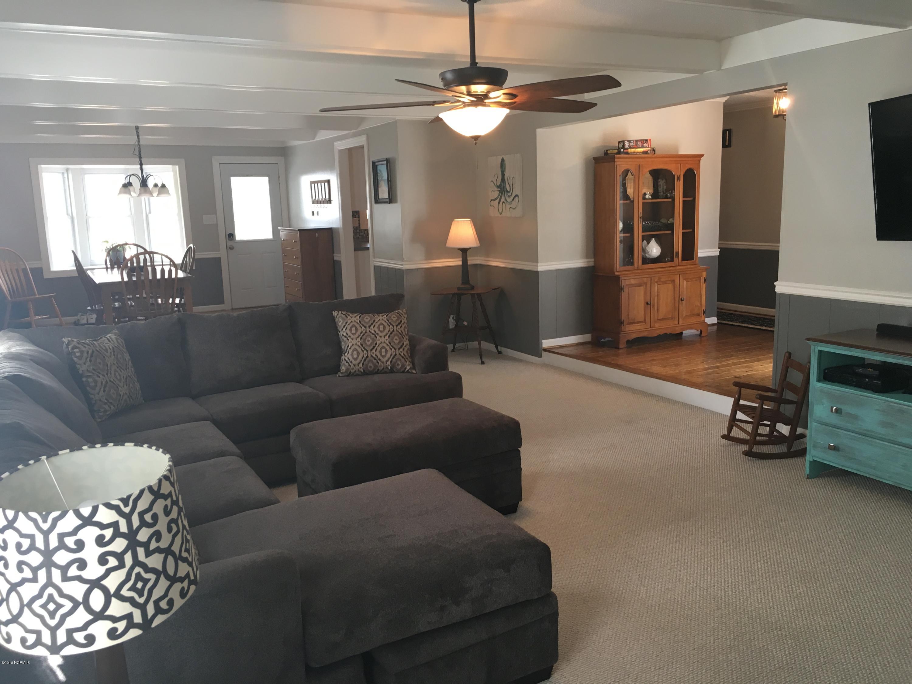 503 Alderson Road Washington, NC 27889 - Photo 4 of 17 004 Living Room 3