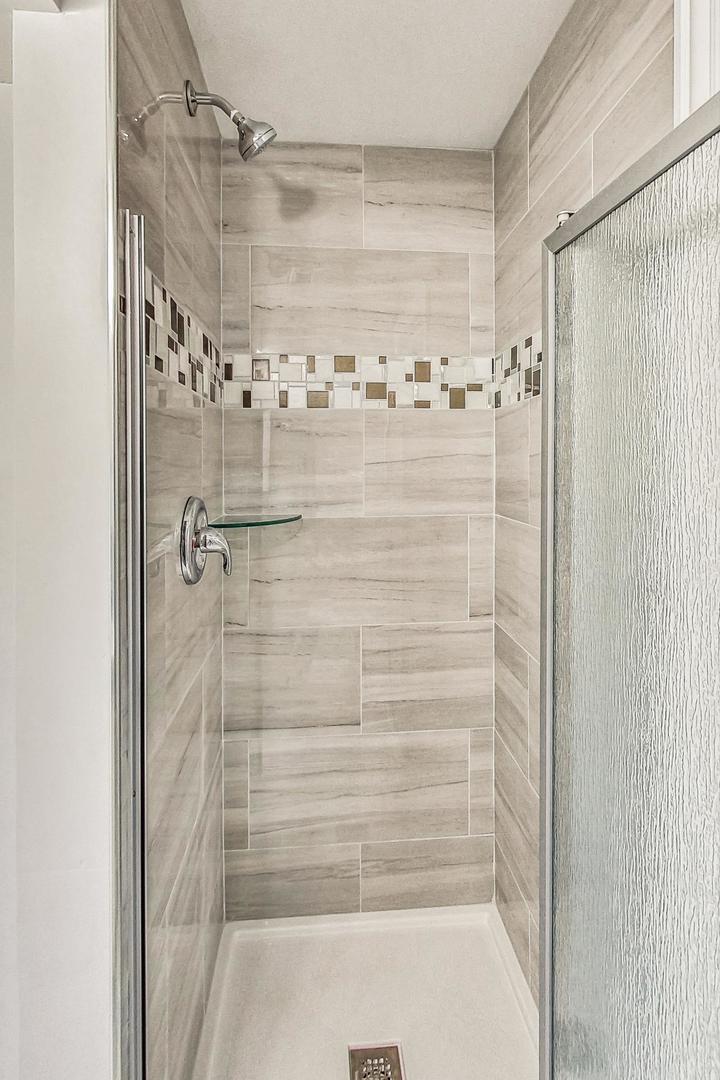 111 South We Go Trail Mount Prospect, IL 60056 - Photo 29 of 46 a bathroom with a shower