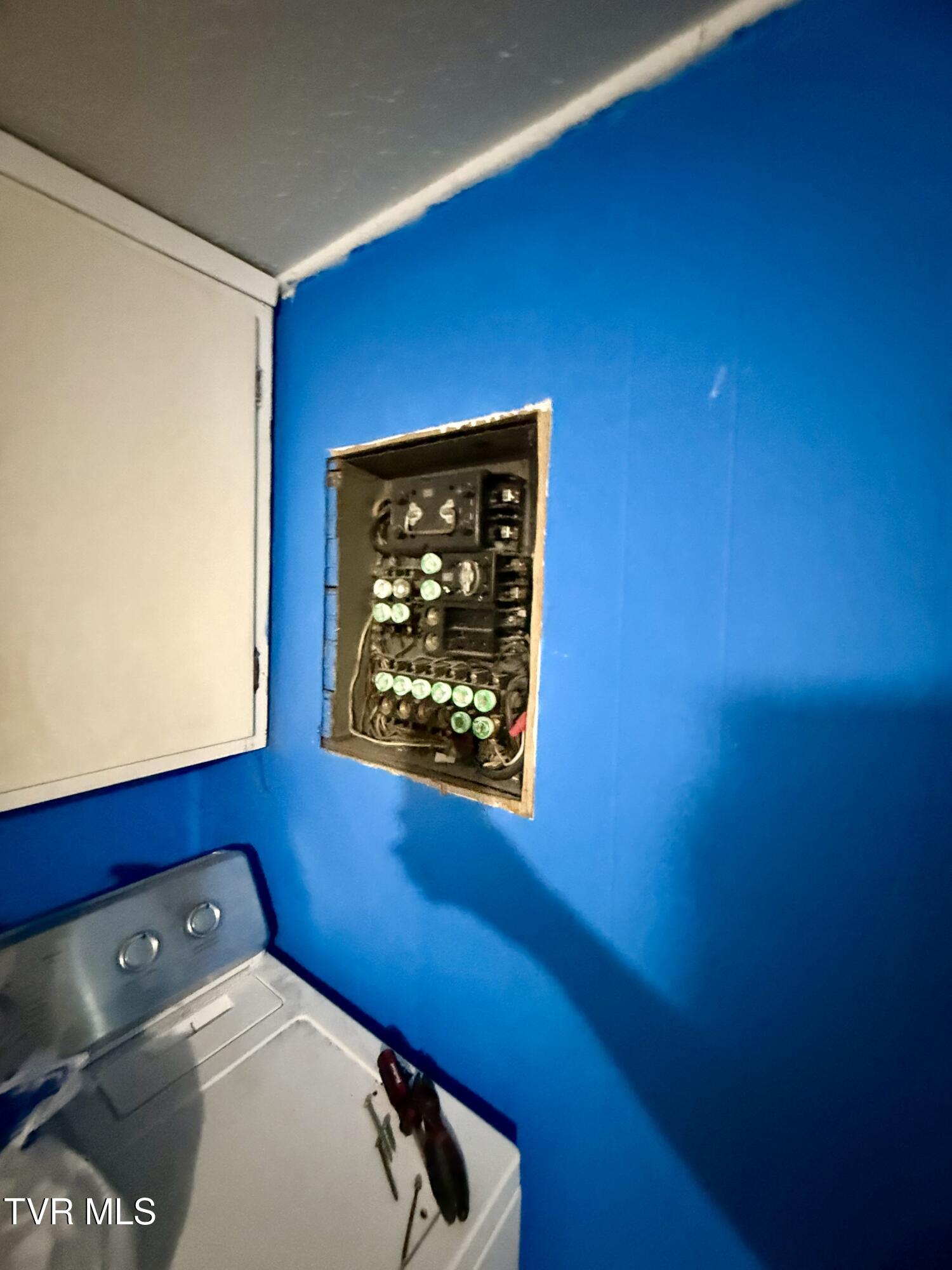 116 Vines Road Hampton, TN 37658 - Photo 8 of 22 IMG_6018