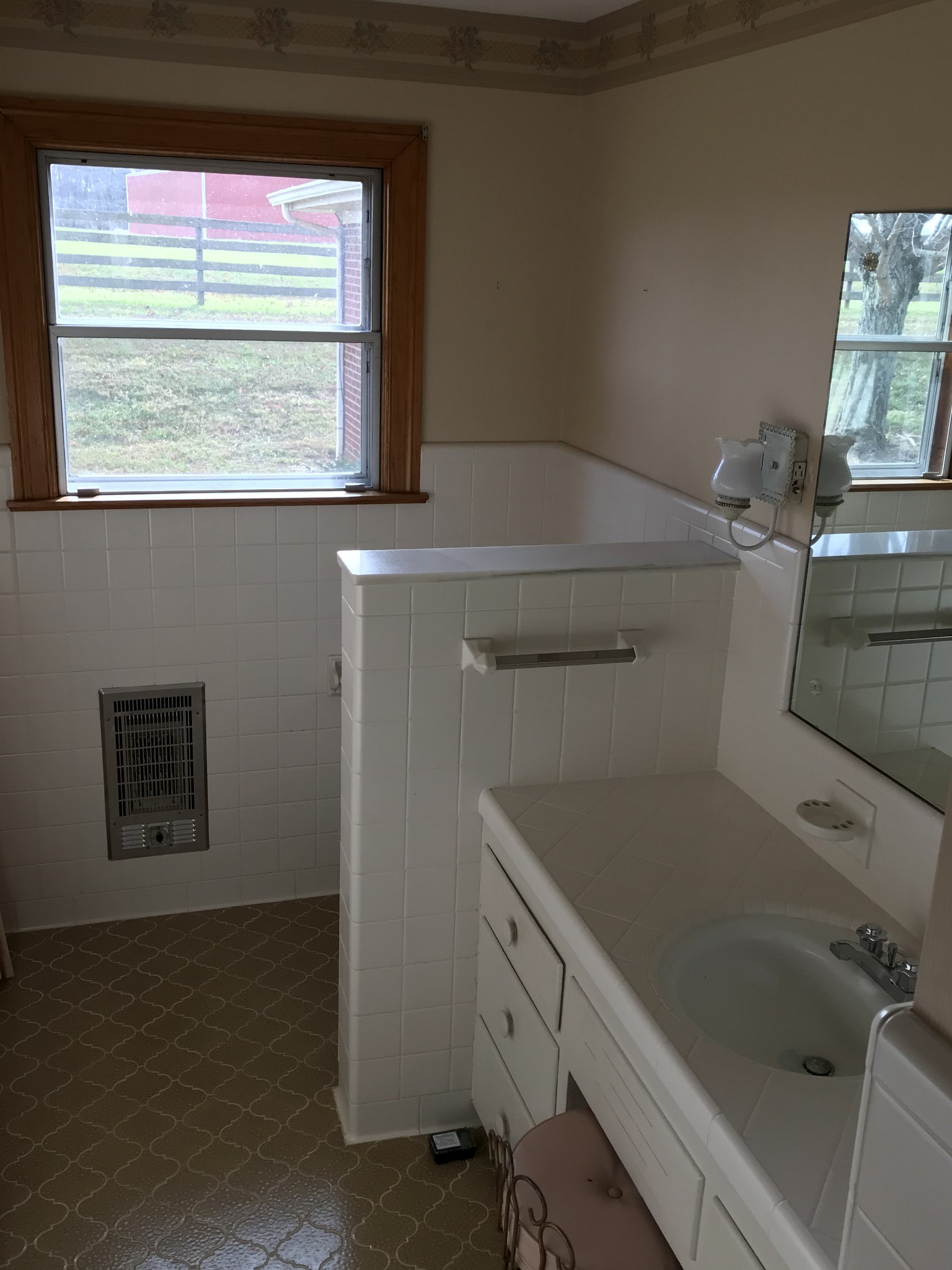 7129 Highland Road Portland, TN 37148 - Photo 18 of 35 a bathroom with a bathtub and window