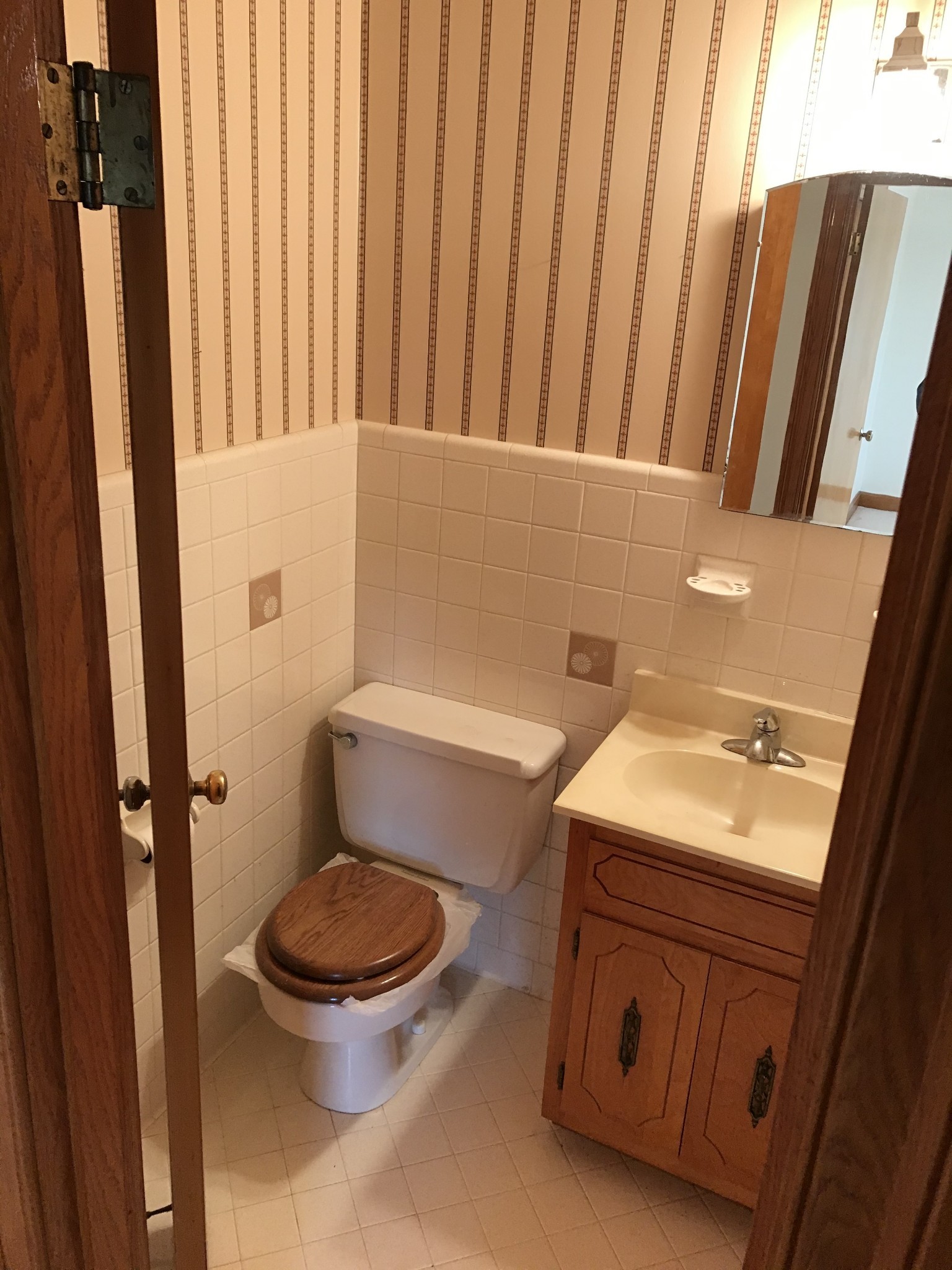 7129 Highland Road Portland, TN 37148 - Photo 27 of 35 a bathroom with a toilet a sink and a mirror