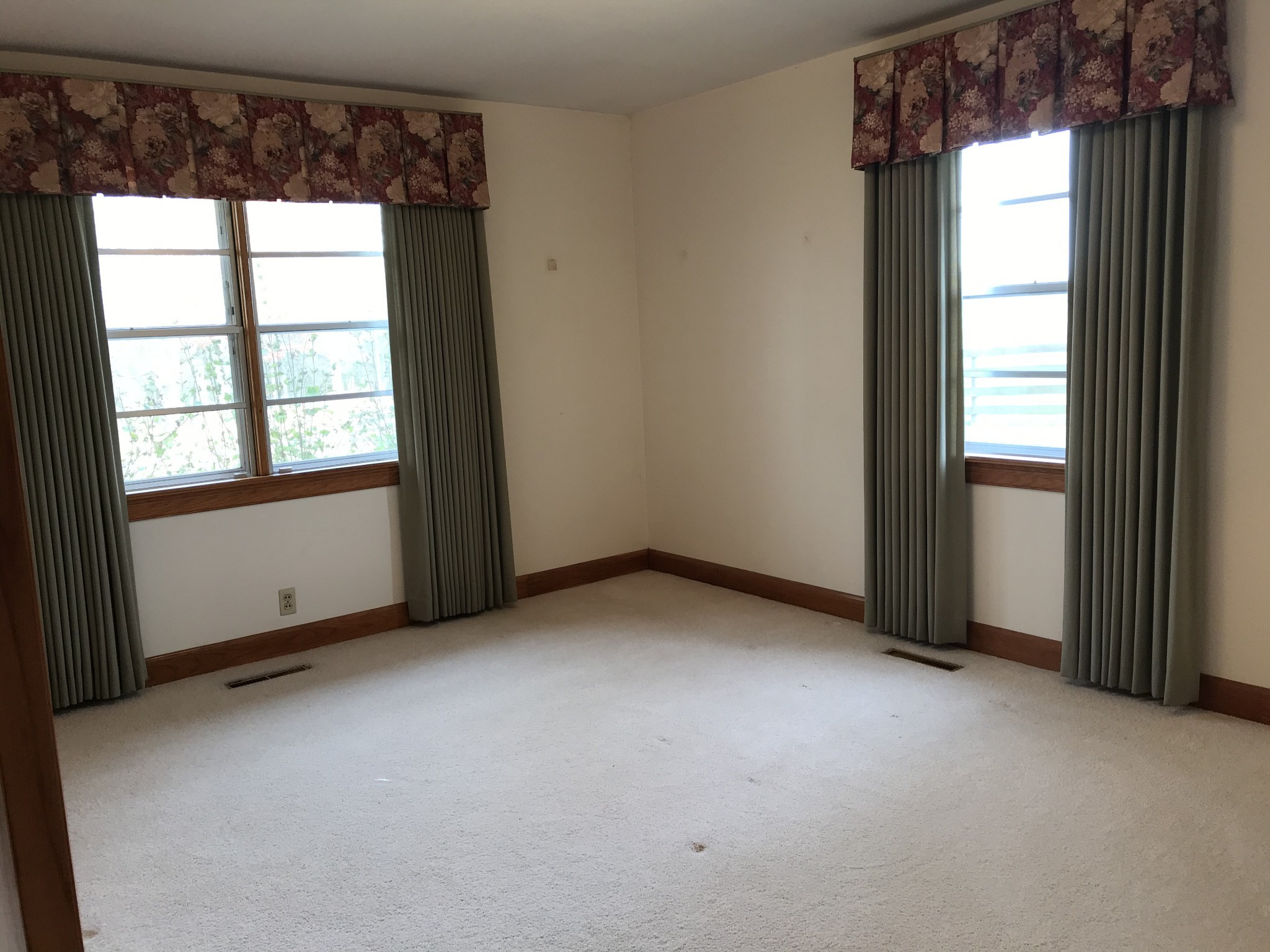 7129 Highland Road Portland, TN 37148 - Photo 28 of 35 an empty room with windows