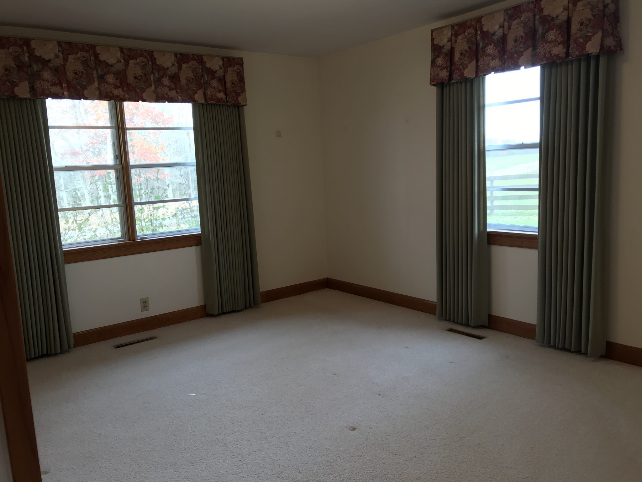 7129 Highland Road Portland, TN 37148 - Photo 29 of 35 an empty room with windows