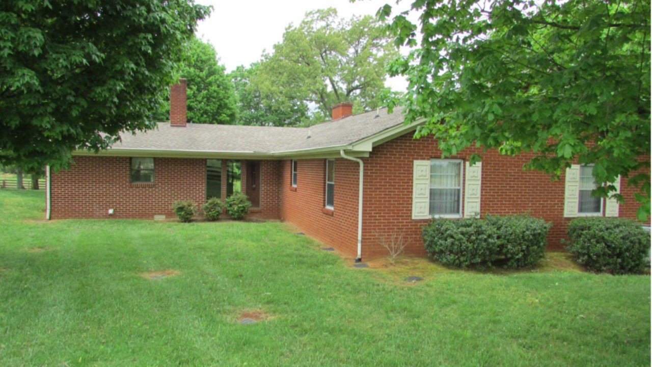 7129 Highland Road Portland, TN 37148 - Photo 6 of 35 a front view of a house with a garden