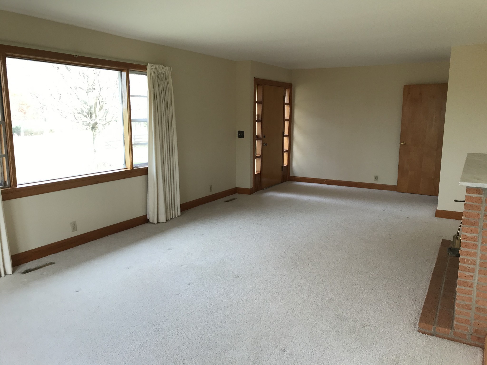 7129 Highland Road Portland, TN 37148 - Photo 10 of 35 an empty room with windows