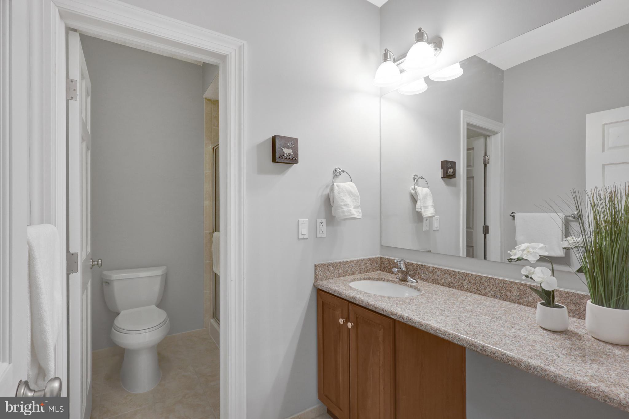 927 12th Street Northeast Washington, DC 20002 - Photo 12 of 27 Full bath #2