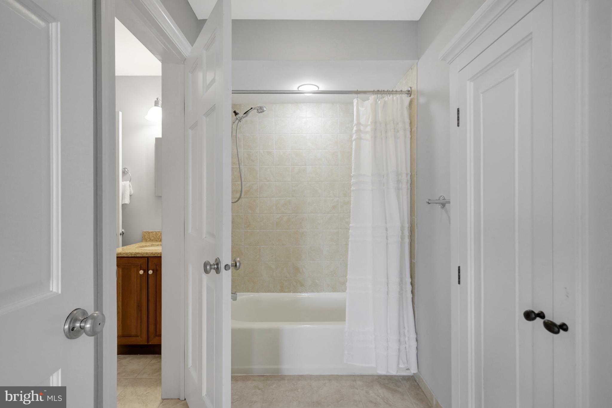 927 12th Street Northeast Washington, DC 20002 - Photo 15 of 27 Full bath #5