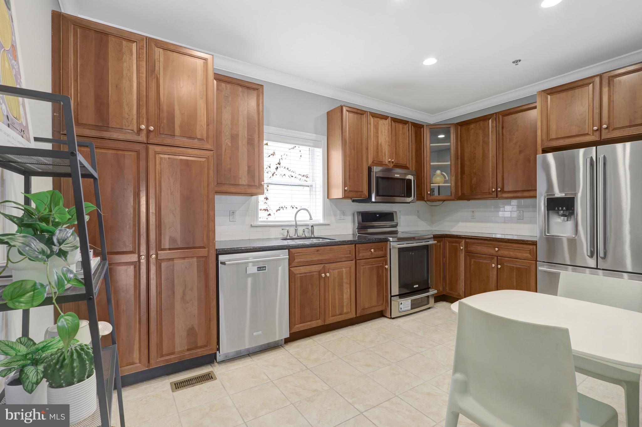 927 12th Street Northeast Washington, DC 20002 - Photo 3 of 27 Spacious eat-in kitchen