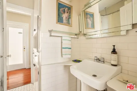 $1,595,000 | 1315 Cabrillo Avenue, Venice, CA 90291