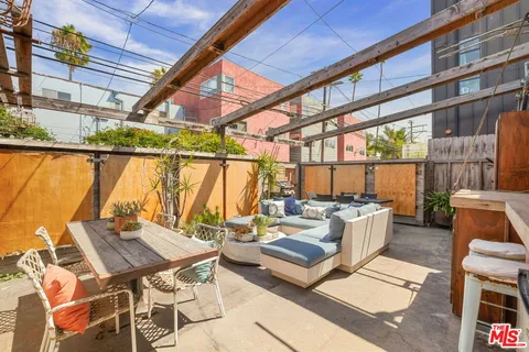 $1,595,000 | 1315 Cabrillo Avenue, Venice, CA 90291