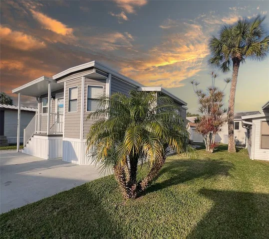 a view of a yard in front of house