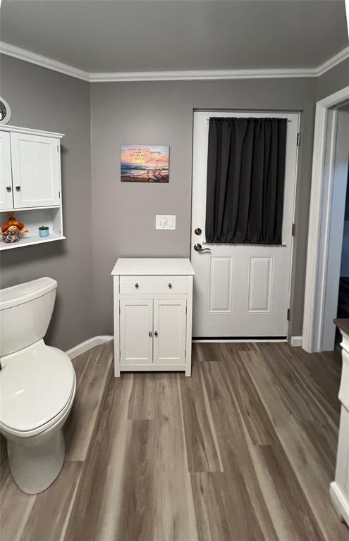 6501 Southeast 55th Lane, Unit 6501 Okeechobee, FL 34974 - Photo 9 of 15 a spacious bathroom with a toilet a sink and bathtub