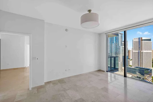 $6,300 | 88 Southwest 7th Street, Unit 3003, Miami, FL 33130