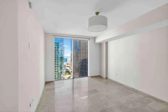 $6,300 | 88 Southwest 7th Street, Unit 3003, Miami, FL 33130