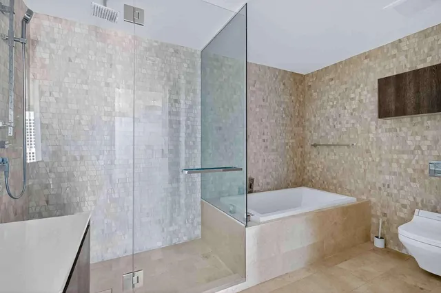 $6,300 | 88 Southwest 7th Street, Unit 3003, Miami, FL 33130