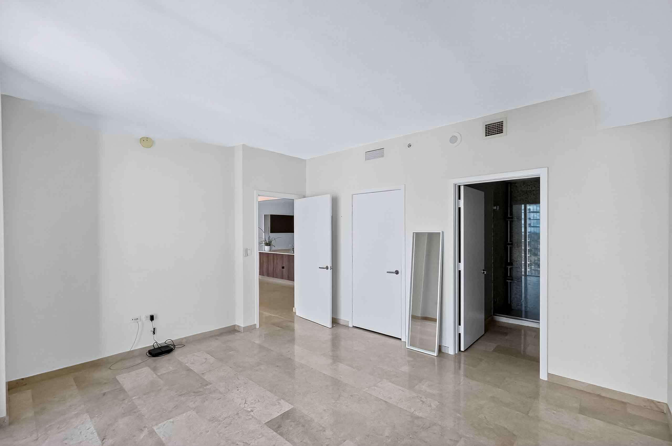 88 Southwest 7th Street, Unit 3003 Miami, FL 33130 - Photo 22 of 49 a view of an empty room