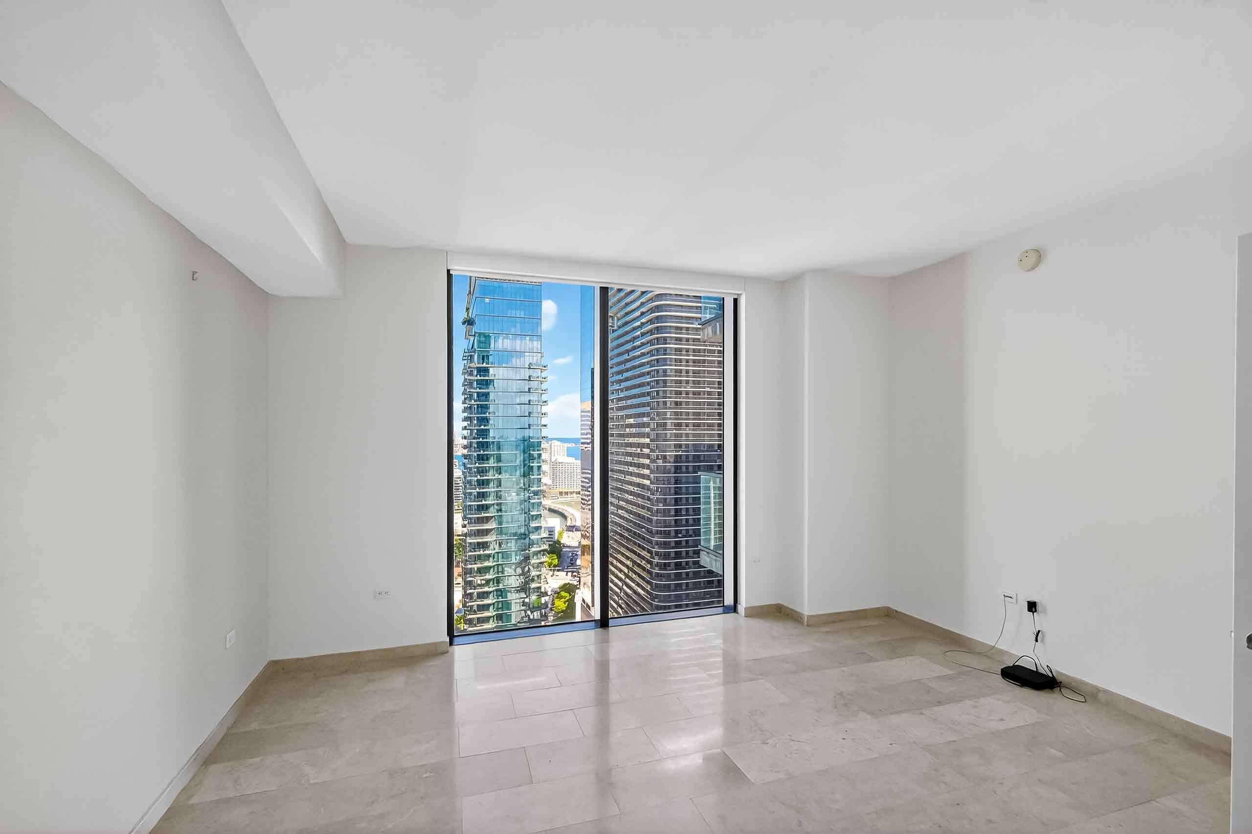 88 Southwest 7th Street, Unit 3003 Miami, FL 33130 - Photo 23 of 49 an empty room with windows