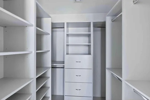 $6,300 | 88 Southwest 7th Street, Unit 3003, Miami, FL 33130