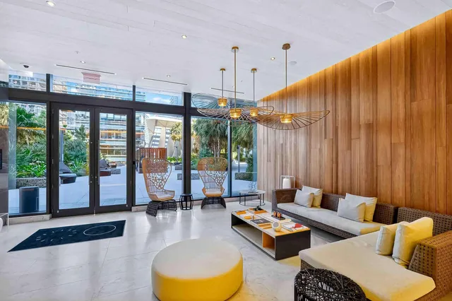 $6,300 | 88 Southwest 7th Street, Unit 3003, Miami, FL 33130