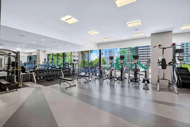 $6,300 | 88 Southwest 7th Street, Unit 3003, Miami, FL 33130