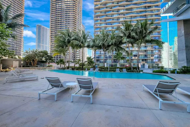 $6,300 | 88 Southwest 7th Street, Unit 3003, Miami, FL 33130