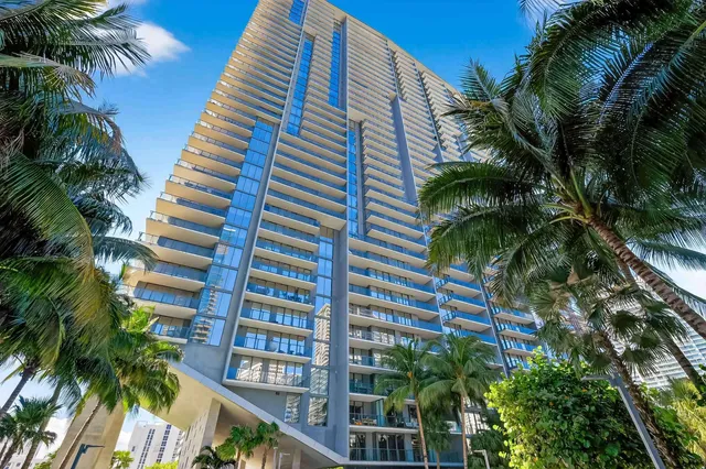 $6,300 | 88 Southwest 7th Street, Unit 3003, Miami, FL 33130