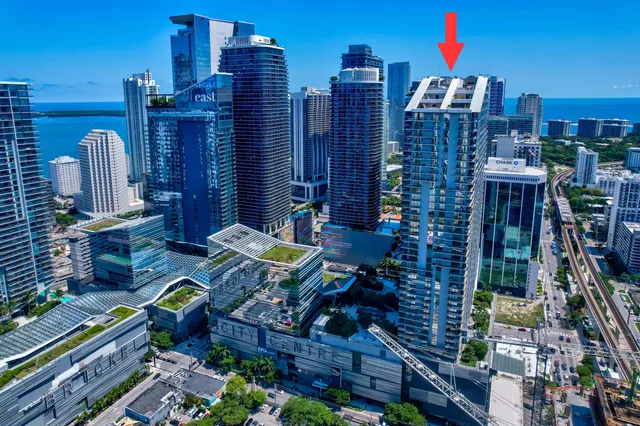 $6,300 | 88 Southwest 7th Street, Unit 3003, Miami, FL 33130