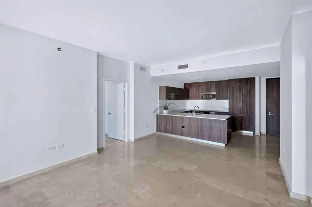 $6,300 | 88 Southwest 7th Street, Unit 3003, Miami, FL 33130