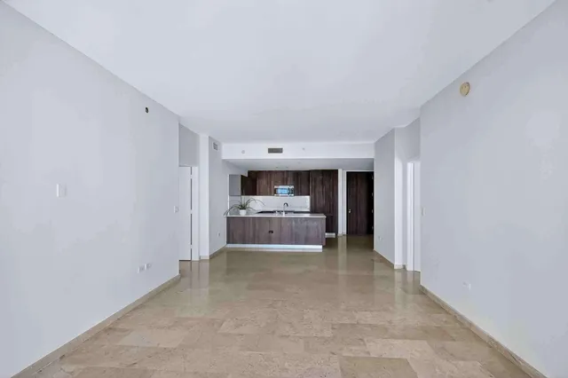 $6,300 | 88 Southwest 7th Street, Unit 3003, Miami, FL 33130