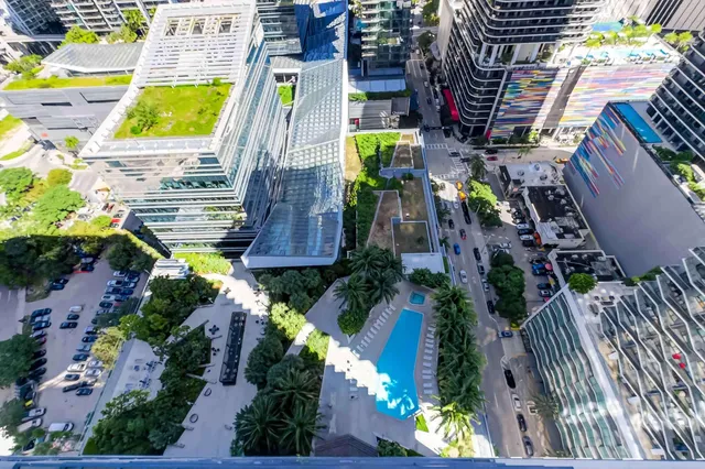 $6,300 | 88 Southwest 7th Street, Unit 3003, Miami, FL 33130