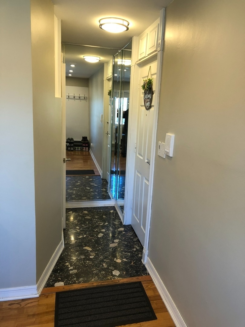 941 North Northwest Highway, Unit 3B Park Ridge, IL 60068 - Photo 13 of 26 a bathroom with a glass shower door