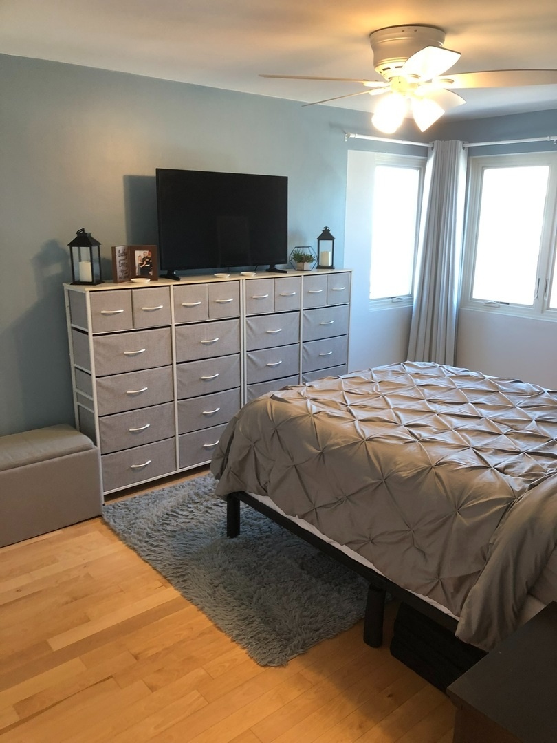 941 North Northwest Highway, Unit 3B Park Ridge, IL 60068 - Photo 14 of 26 a bedroom with a bed and a flat screen tv