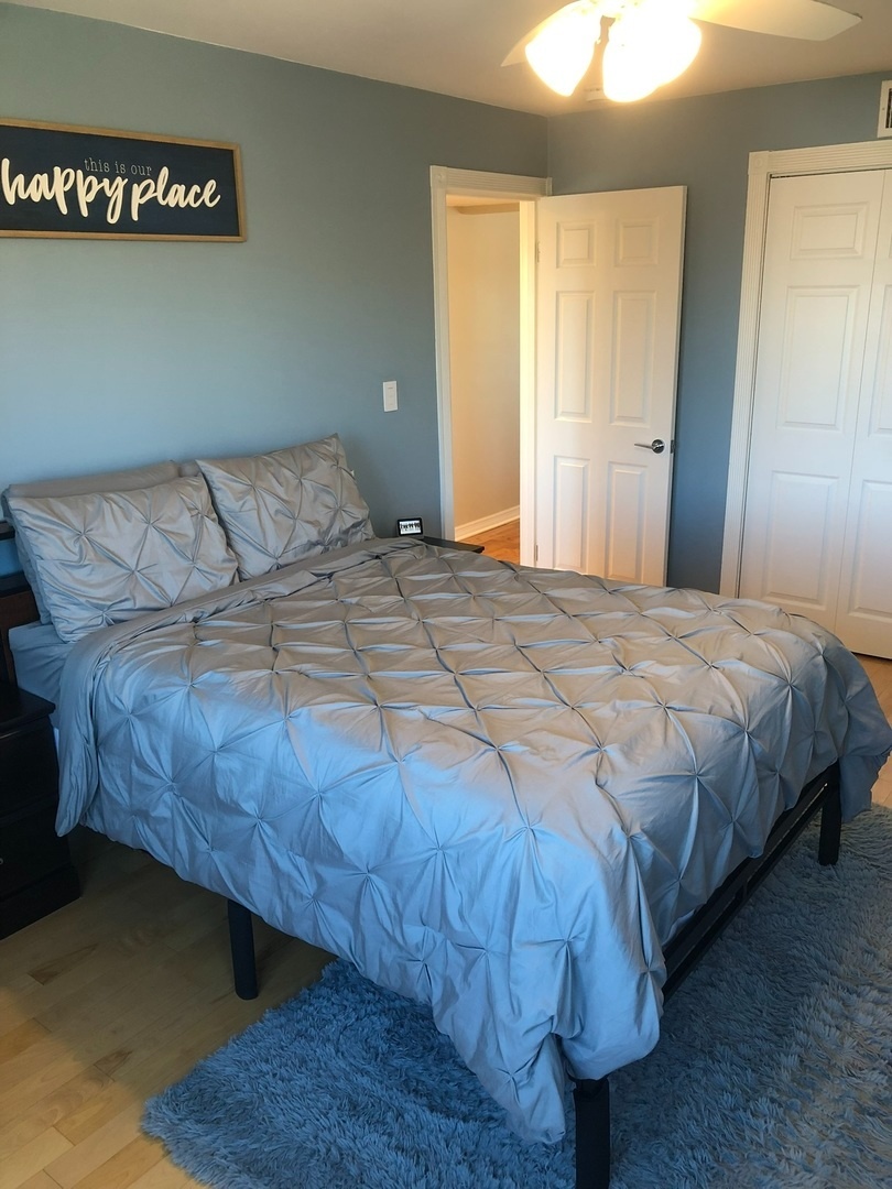 941 North Northwest Highway, Unit 3B Park Ridge, IL 60068 - Photo 15 of 26 a bedroom with a bed and wooden floor