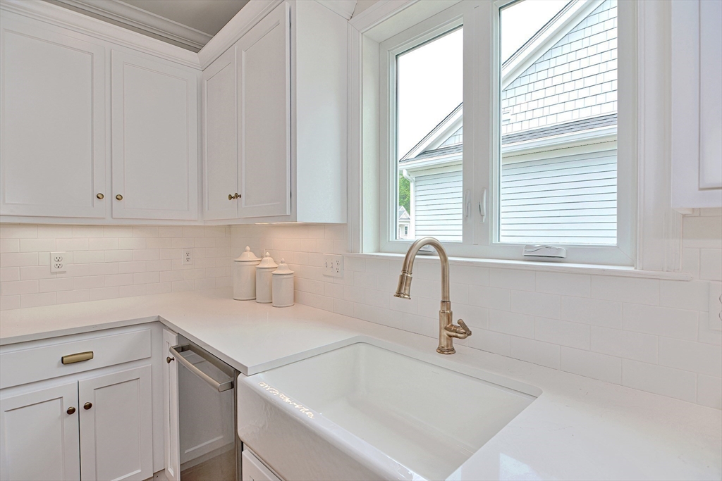 1 Damon Road, Unit 11 Medfield, MA 02052 - Photo 8 of 29 Gallery Image 8