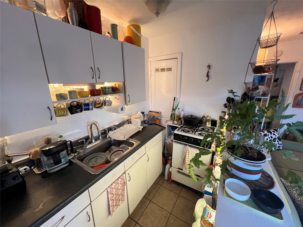 3318 Hemlock Avenue, Unit B Austin, TX 78722 - Photo 7 of 12 a kitchen with a sink stove and cabinets