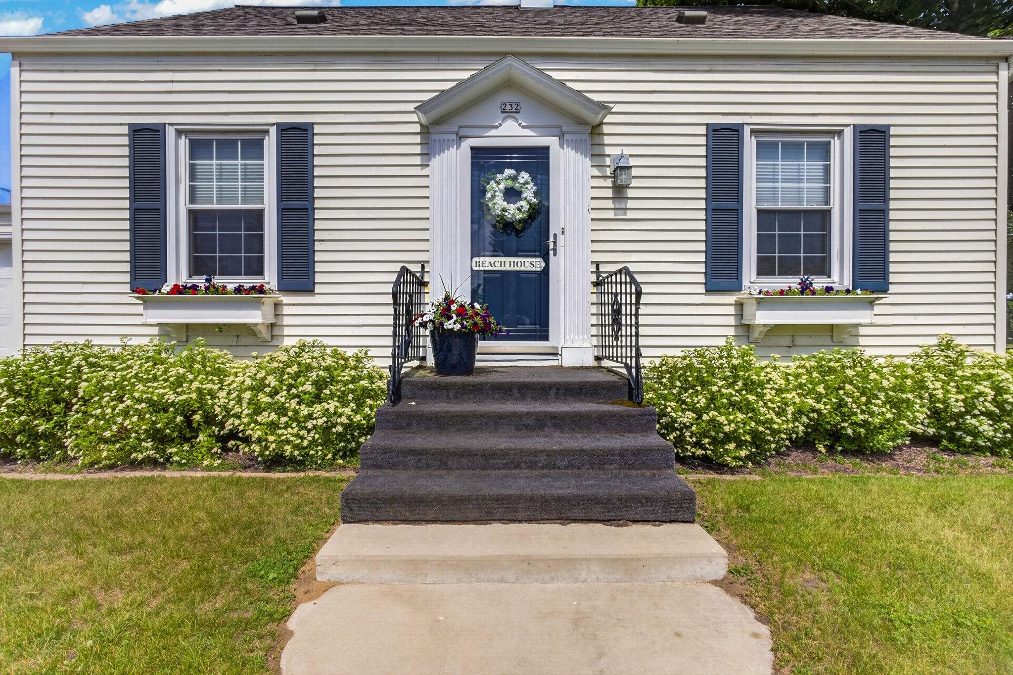 232 1st Street Menominee, MI 49858 - Photo 6 of 46