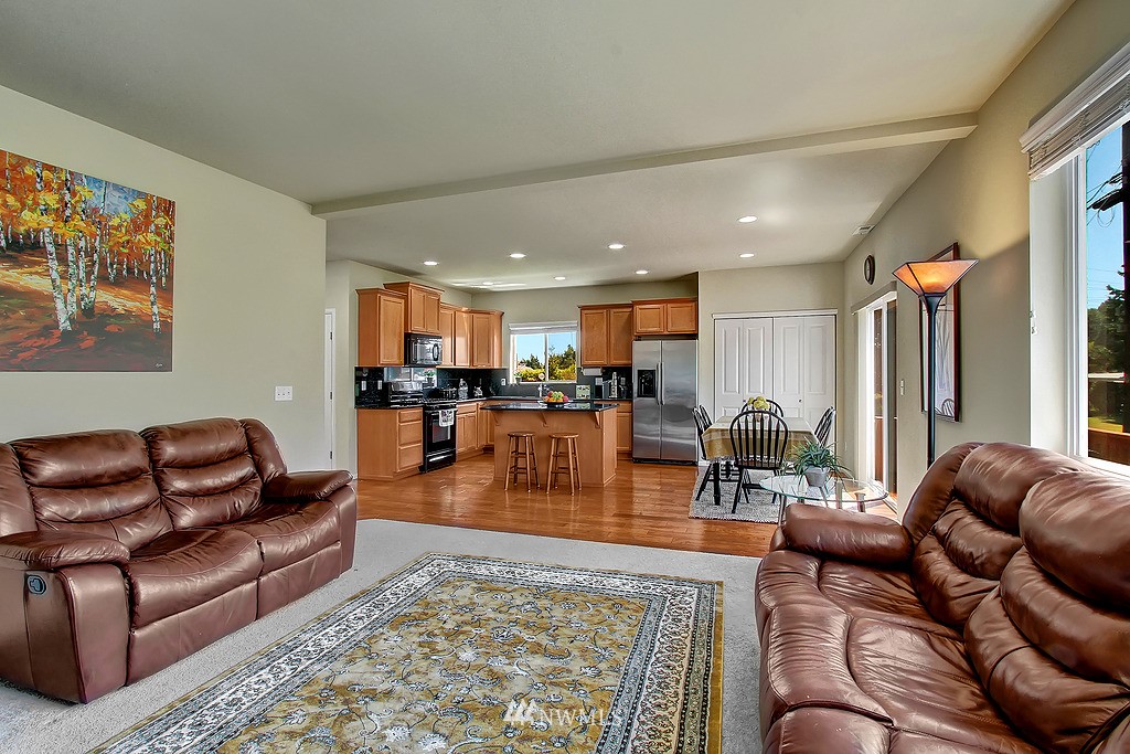 525 195th Street Southeast Bothell, WA 98012 - Photo 2 of 19