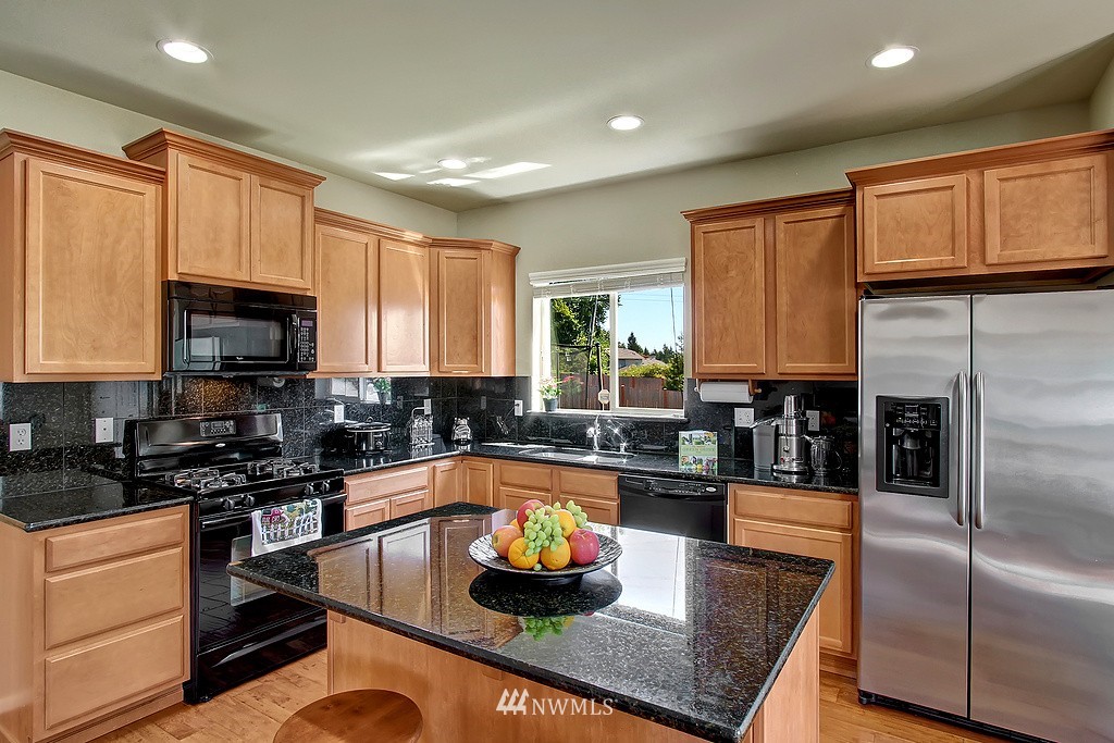 525 195th Street Southeast Bothell, WA 98012 - Photo 5 of 19