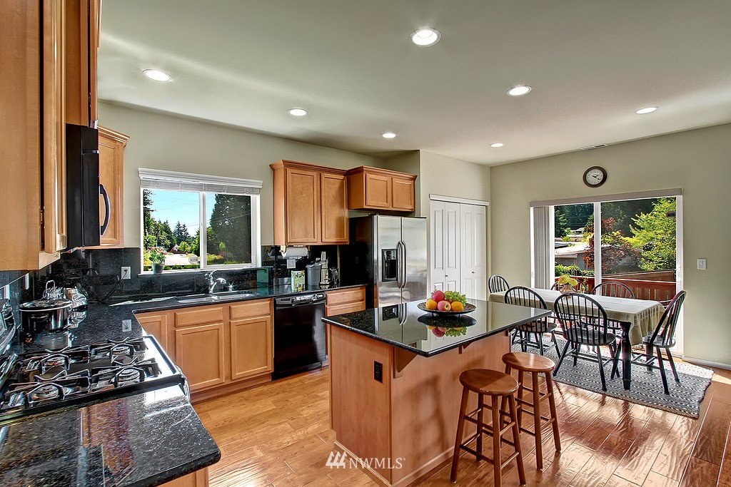 525 195th Street Southeast Bothell, WA 98012 - Photo 6 of 19