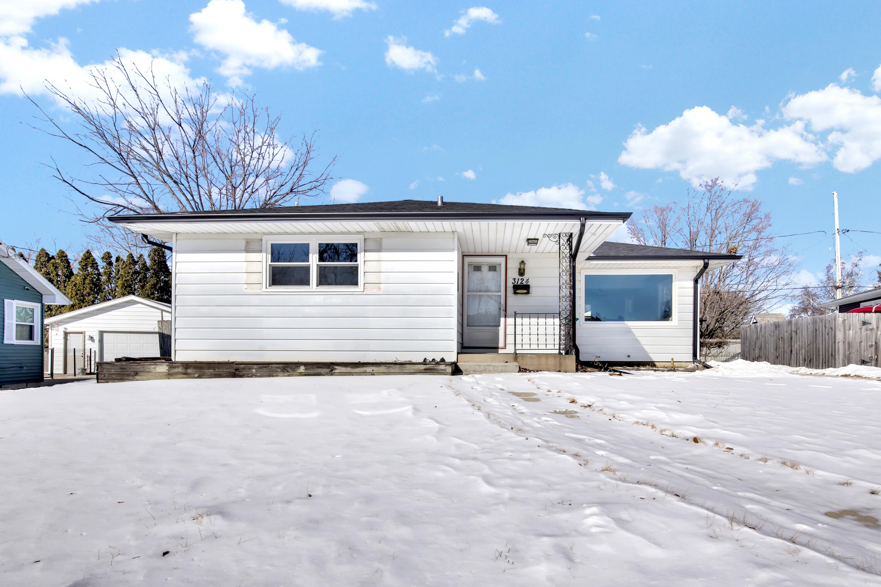 3124 Windsor Drive Racine, WI 53404 - Photo 5 of 31 3124 windsor dr-5